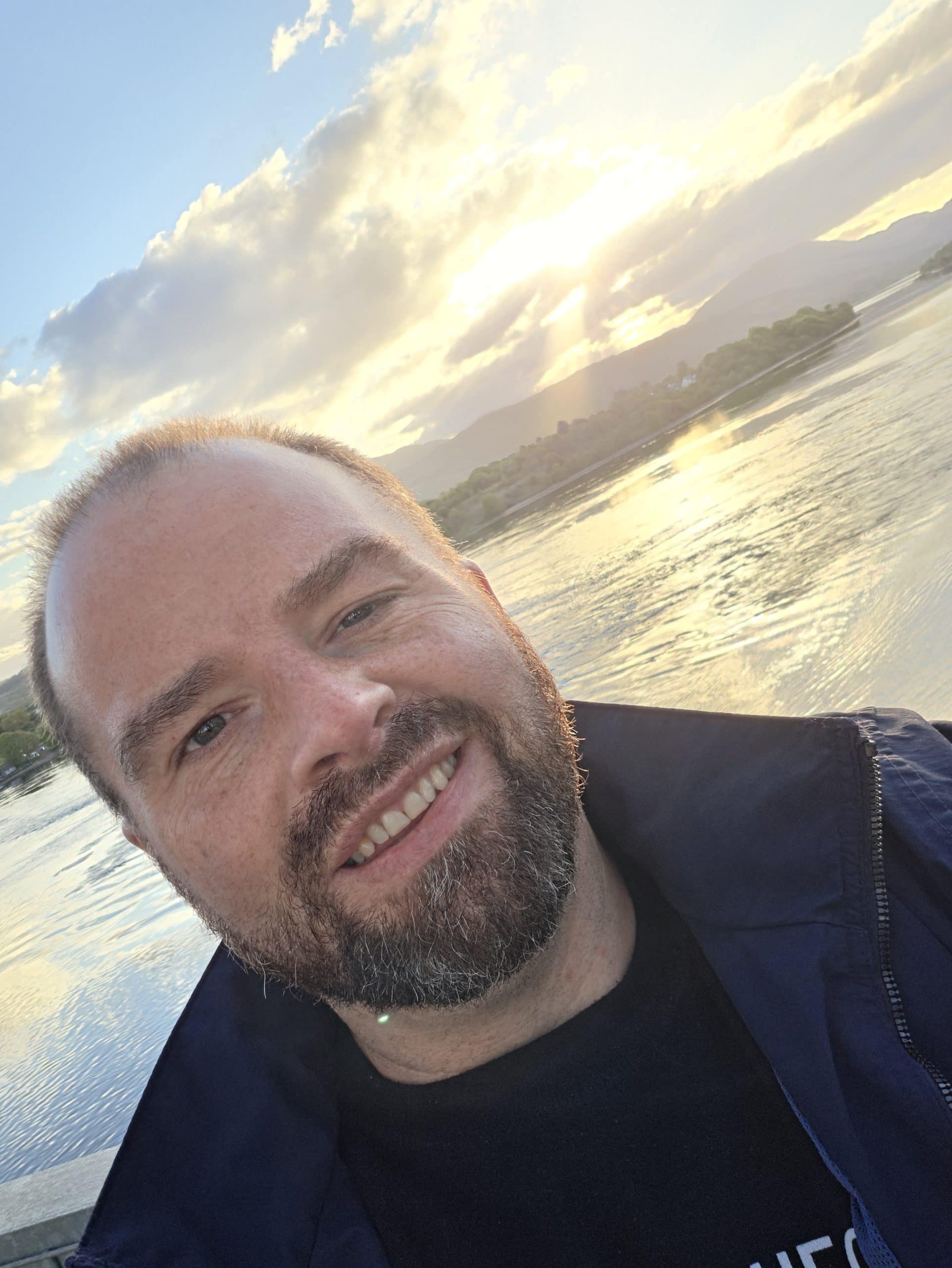 Coaching session outdoors by the river during sunset, highlighting relaxation and personal growth.